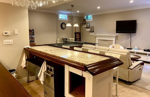 Shelter Island Heights Casa | Beautiful Spacious Traditional Home w/Pool, 2 minutes from Beaches, Golf, Tennis