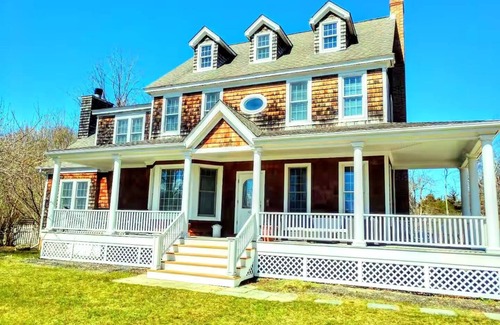 Shelter Island Heights Casa | Beautiful Spacious Traditional Home w/Pool, 2 minutes from Beaches, Golf, Tennis