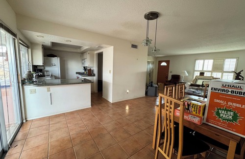 El Paso Casa | Beautiful, spacious, 2-bdrm townhouse w/ pool. Ideal Westside w/nature & shops