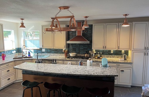 Corrales Casa | Beautiful Spacious 4-bedroom home in Corrales with WiFi, AC and gourmet kitchen.