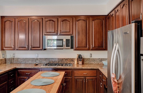 Spring Mountain Ranch Casa | Beautiful Spacious 5-bedroom bungalow in vibrant Las Vegas with WiFi, AC