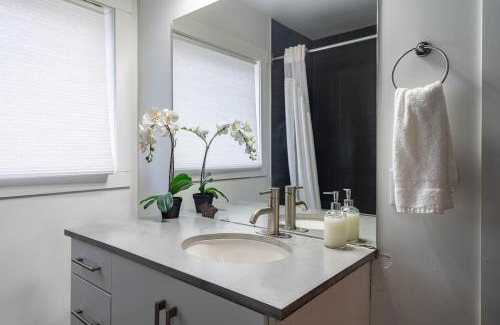Bedford Apartamento | Beautiful & Spacious Apt AC, Unit 1