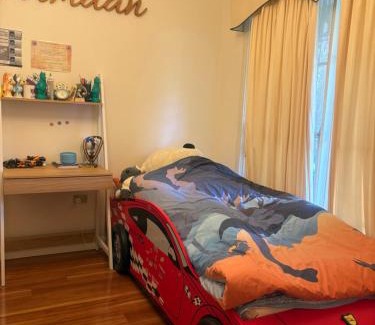 Baulkham Hills Casa | Beautiful & spacious home overlooking pool