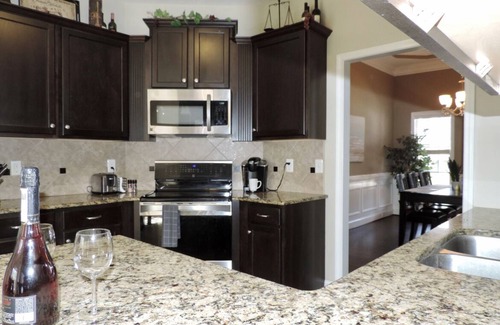 Cameron Casa | ⭐️Beautiful SPACIOUS family + kids + pet friendly home close to Fort Bragg!⭐️