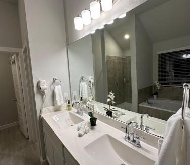 Conroe Casa | Beautiful spacious house with great location!