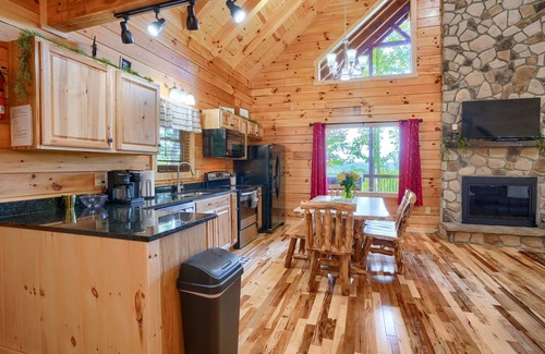 Carbon Hill Cabina | Beautiful ,spacious log cabin. Close to all the attractions in the Hocking Hills