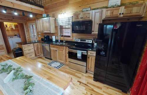 Carbon Hill Cabina | Beautiful ,spacious log cabin. Close to all the attractions in the Hocking Hills