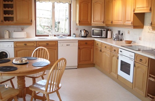 Golant Casa | Beautiful spacious, split-level house near Fowey, heated swimming pool, hot tub