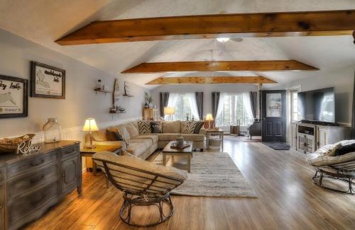 Rangeley Casa | Beautiful Spacious & Well-Stocked Downtown Home