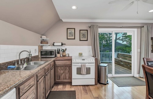Lexington Casa | Lake Murray Paradise ~ Lake Front Upstairs Home w / Peninsula Lake Views!
