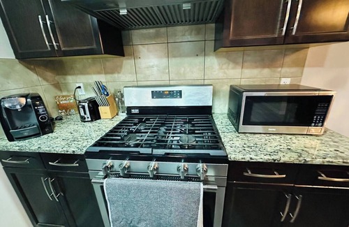 Southeast Edmonton Casa | Beautiful Stay A/C at Ellerslie @ Charlesworth in Edmonton AB