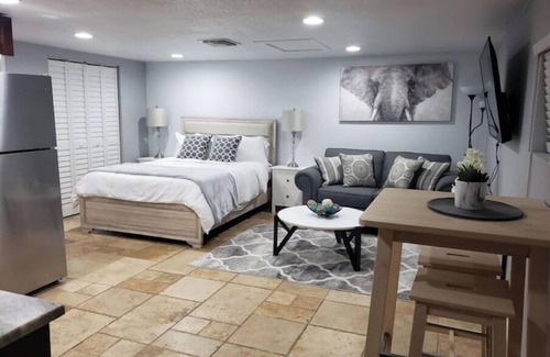 Limona Improvement Apartamento | BEAUTIFUL STUDIO IN HEART OF BRANDON