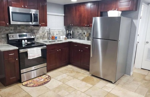 Limona Improvement Apartamento | BEAUTIFUL STUDIO IN HEART OF BRANDON