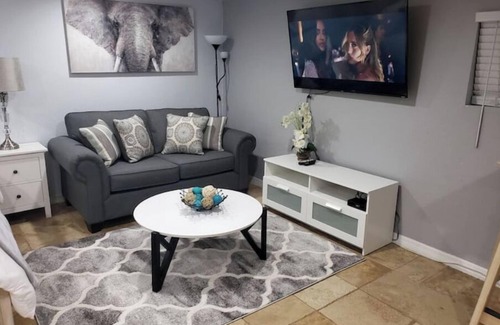 Limona Improvement Apartamento | BEAUTIFUL STUDIO IN HEART OF BRANDON