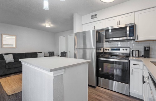 Coronado Hills Apartamento | Beautiful Studio in University Hills 3475