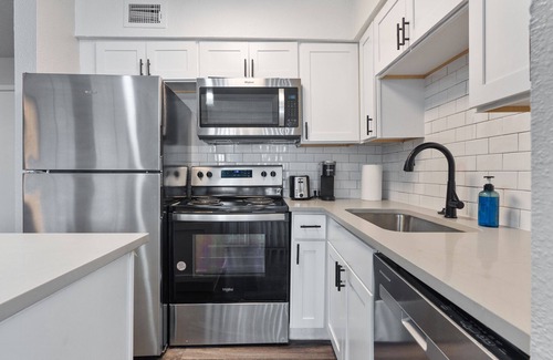Coronado Hills Apartamento | Beautiful Studio in University Hills 3475