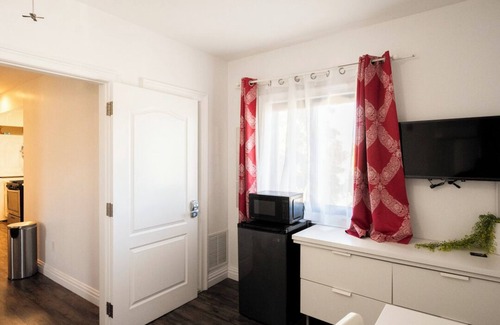 East Flushing Apartamento | Beautiful Studio with Free Laundry and Rooftop Terrace Access