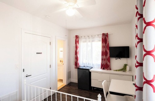 East Flushing Apartamento | Beautiful Studio with Free Laundry and Rooftop Terrace Access