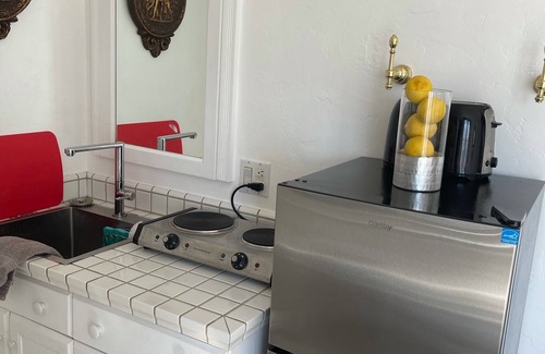Downey Apartamento | Beautiful studio with nice jacuzzi and steam bath in the shower