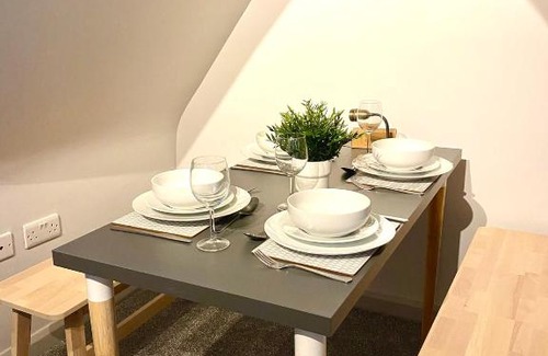 Westbourne Apartamento | Beautiful Stylish 2 Bedroom Apartment! - 5 Minute Walk to the Best Beach! - Great Location - Parking - Fast WiFi - Smart TV - Newly decorated - sleeps up to 6! Close to Bournemouth & Poole Town Centre & Sandbanks