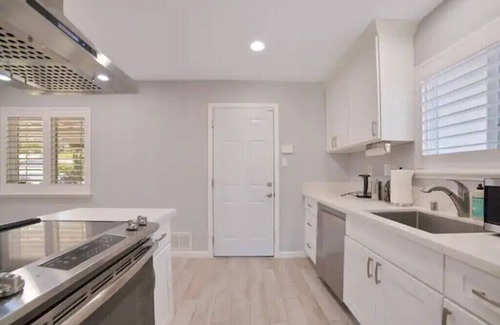 Edenvale Casa | Beautiful, Stylish 3 Bedroom Home in San Jose!