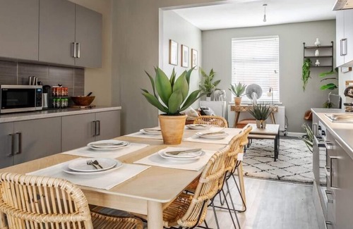 Middleton Casa | Beautiful, Stylish Home | Just 20 Mins to MCR
