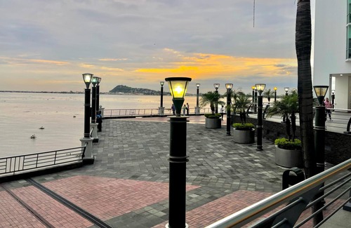 Tarqui Apartamento | Hermosa Suite en Puerto Santa Ana, Guayaquil