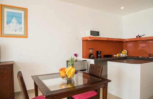 Centro - Supmza 001 Hotel | Villa Elena frente al mar abajo