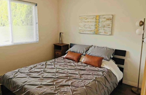 Renfrew-Collingwood Casa | Beautiful suite with separate entrance close to Downtown and Metrotown
