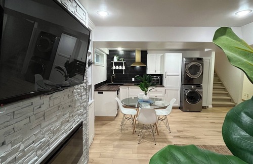 Southeast Calgary Casa | Beautiful suite with private sauna