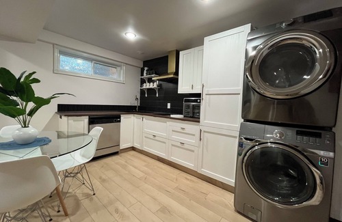 Southeast Calgary Casa | Beautiful suite with private sauna