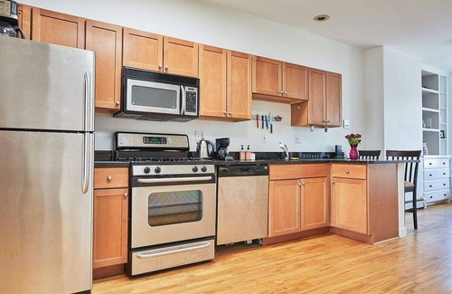 Mid-Cambridge Condominio | Beautiful sunny apt right across Harvard yard