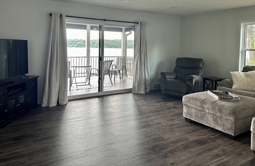 Markesan Casa | Beautiful Sunsets on Little Green Lake!