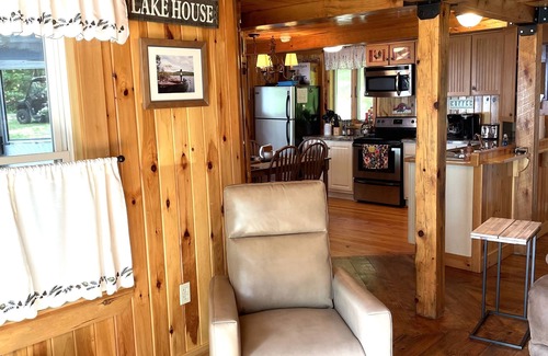 Frankfort Cabaña | Beautiful Swan Lake Cottage
