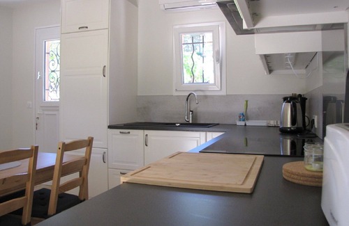 Le Beausset Cabaña | Beautiful T3 gite in the heart of the vineyards 10 minutes from the beach