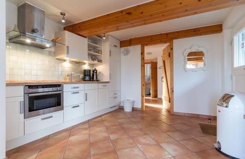 Westerhever Casa | Beautiful thatched cottage with spacious fenced garden for 4 pers.
