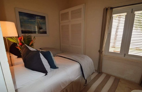 Trents Villa | Beautiful Three Bedroom Beachfront Property