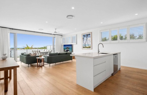 Coolum Beach Villa | Beautiful Three-Story Villa footsteps to the Beach