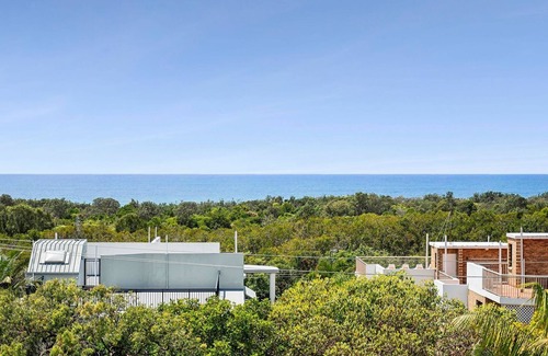 Coolum Beach Villa | Beautiful Three-Story Villa footsteps to the Beach