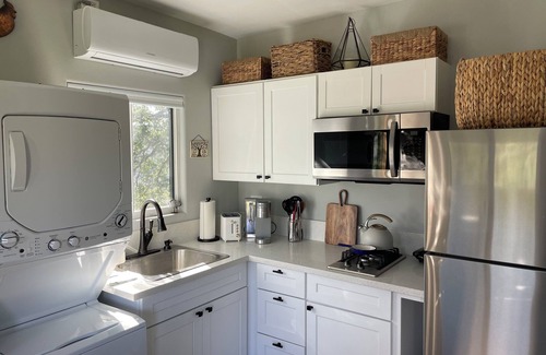 Angels Camp Casa | Beautiful Tiny Home in lush vineyard setting