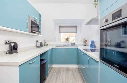 Llandudno Apartamento | Beautiful top floor Apartment close to the beach and outdoor pool!