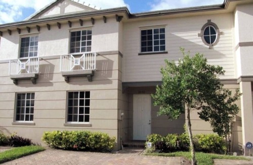 Riviera Beach Casa | Beautiful town home