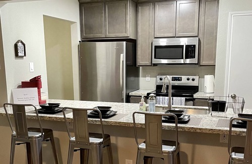 Southwood Valley Casa | Beautiful townhome located in CS up to 6 guests!