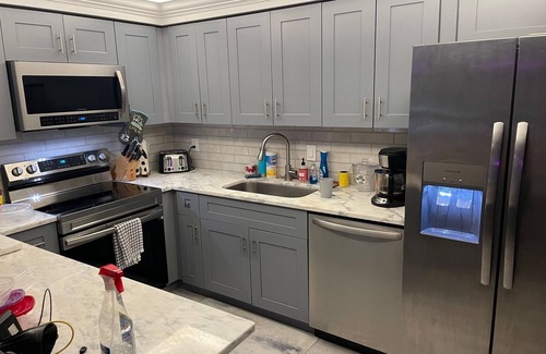 Biggar Casa | Beautiful Townhome with private patio / swimming pool and pet friendly !
