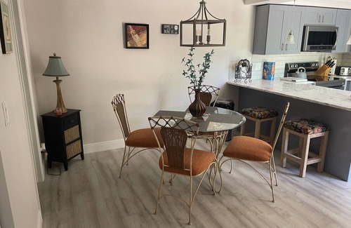 Biggar Casa | Beautiful Townhome with private patio / swimming pool and pet friendly !