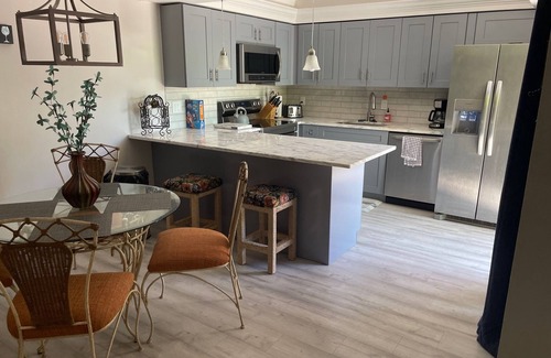 Biggar Casa | Beautiful Townhome with private patio / swimming pool and pet friendly !