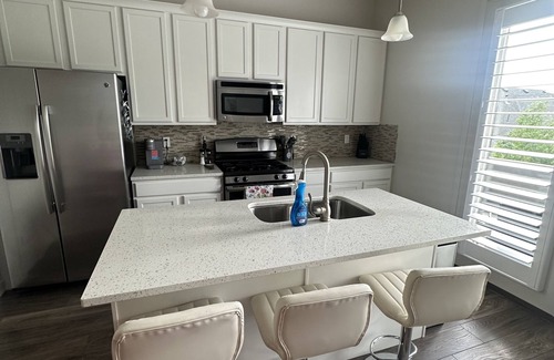 Daybreak Casa | Beautiful Townhouse !