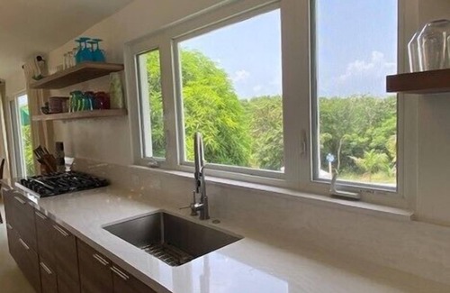 Candelero Abajo Casa | Casa recientemente remodelada con piscina privada y generador (SC40)