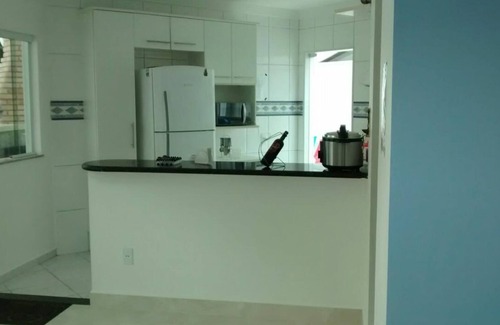 Riviera de Sao Lourenco Casa | Bonita casa adosada con aire acondicionado, piscina, jacuzzi separado y una cascada