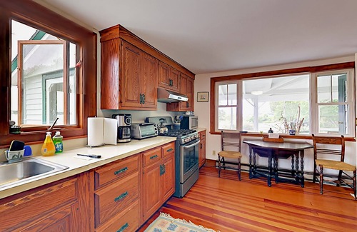 Georgetown Casa | Hermoso, tradicional Maine casa con gran porche, Arena Beach, Y vista al agua